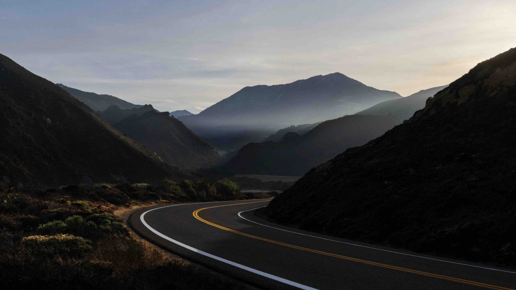 macos-big-sur-5120×2880-5k-道路-云雾-Mac软件免费下载-Mac良选